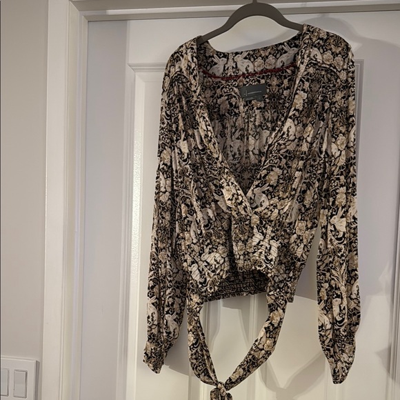 Floral Print Wrap Top - Picture 1 of 5